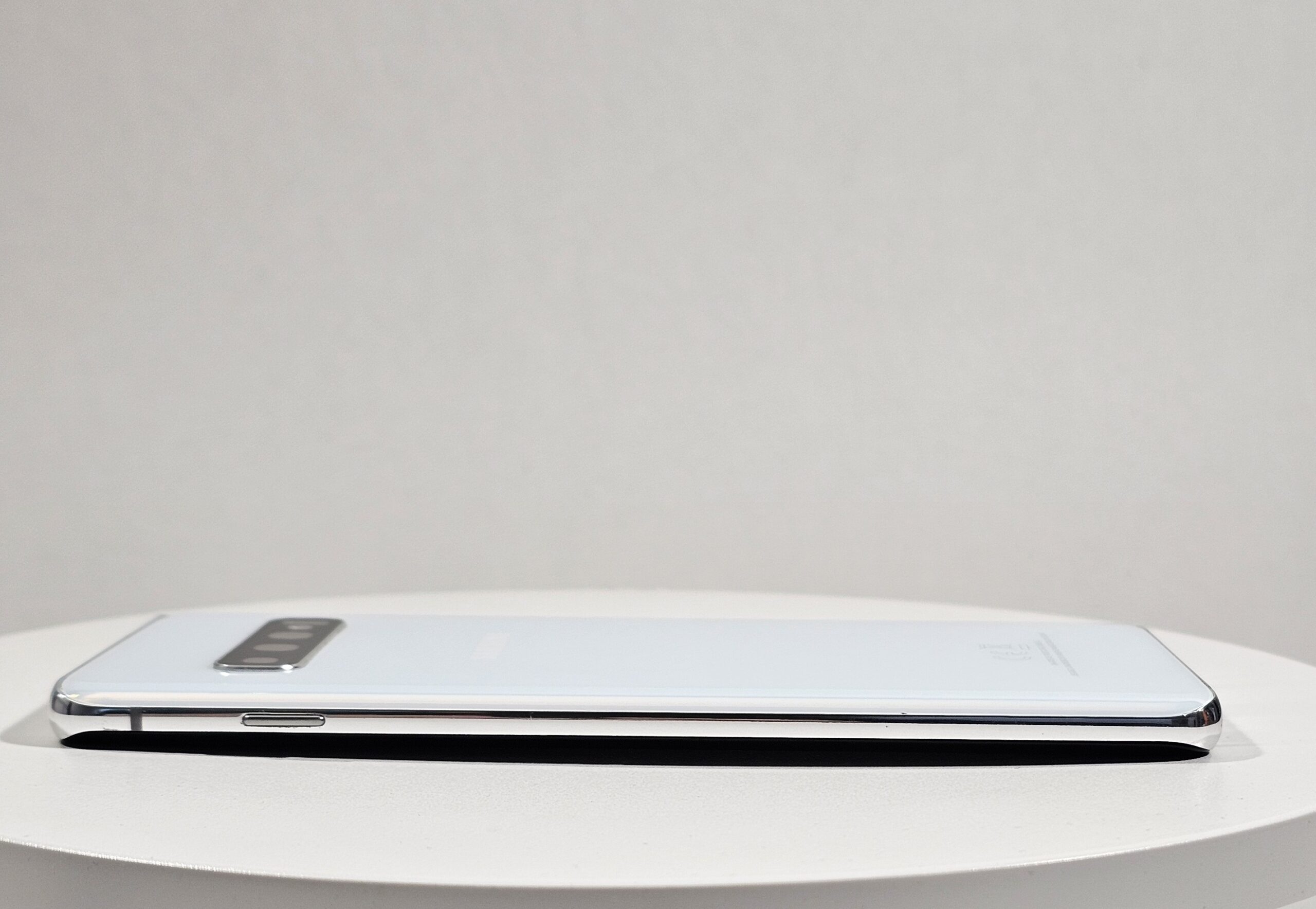 GALAXY S10  ホワイト Telefon Mobil Samsung Galaxy S10 – PhoneXpert.ro